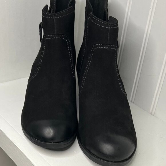 Clarks Womens CHARLTEN AVE Faux Suede Round toe Ankle Boots Size 9 - Picture 1 of 6